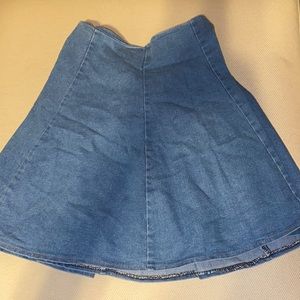 Cute jean skirt never been worn
